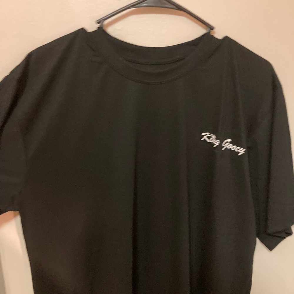 Black tee shirt/ king gooey/ don’t panic